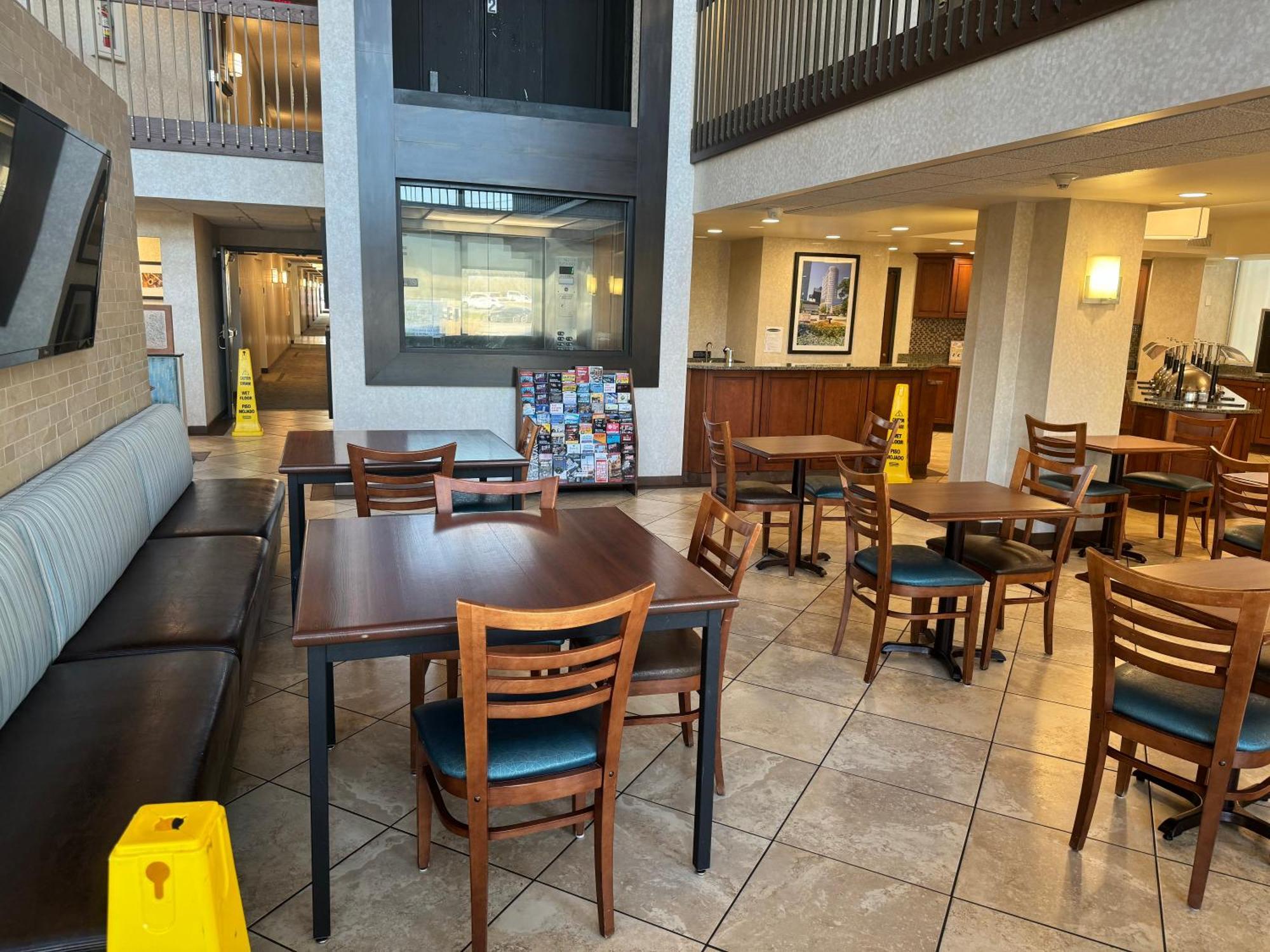 Отель Sonesta Essential Houston Hobby Airport Экстерьер фото
