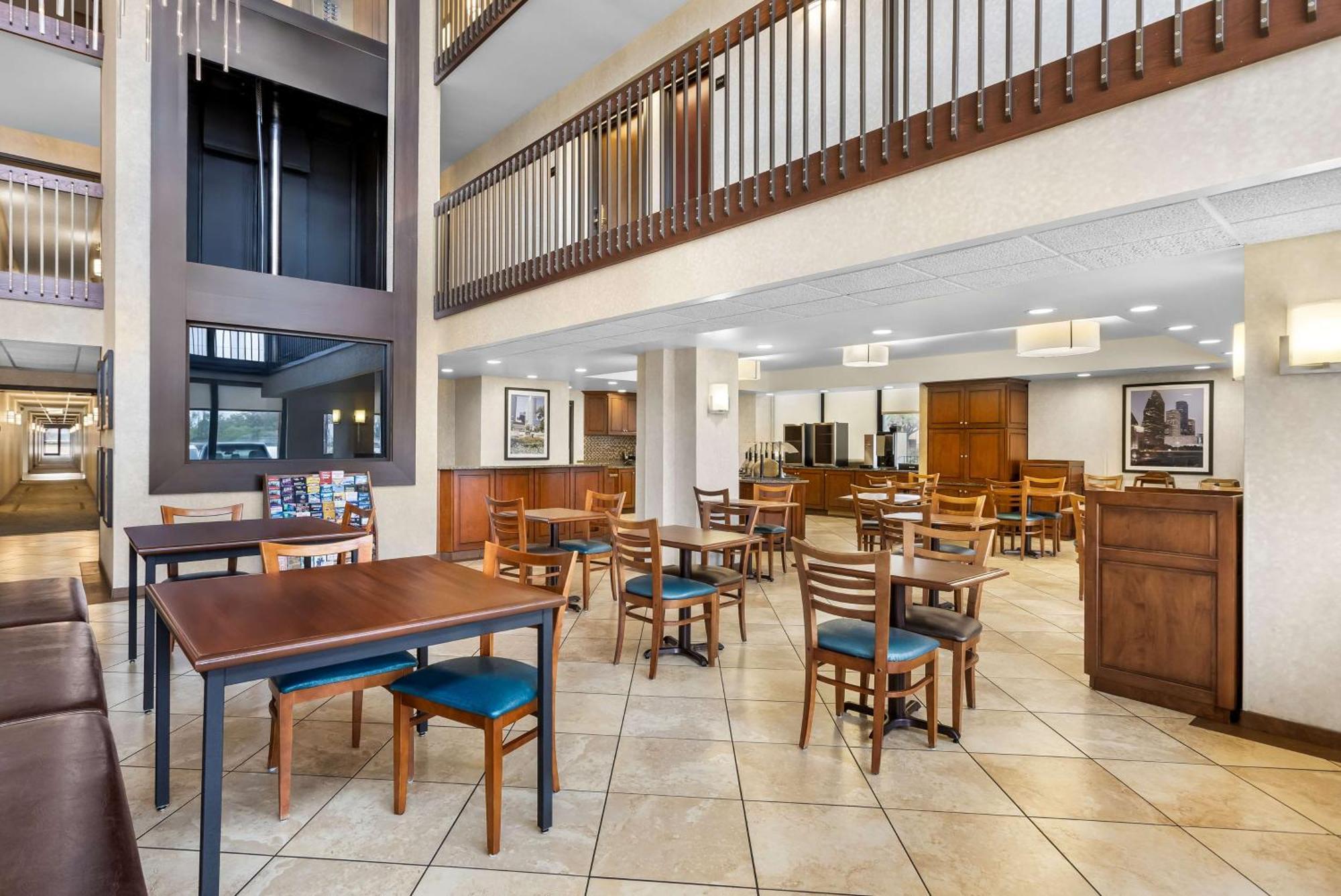 Отель Sonesta Essential Houston Hobby Airport Экстерьер фото