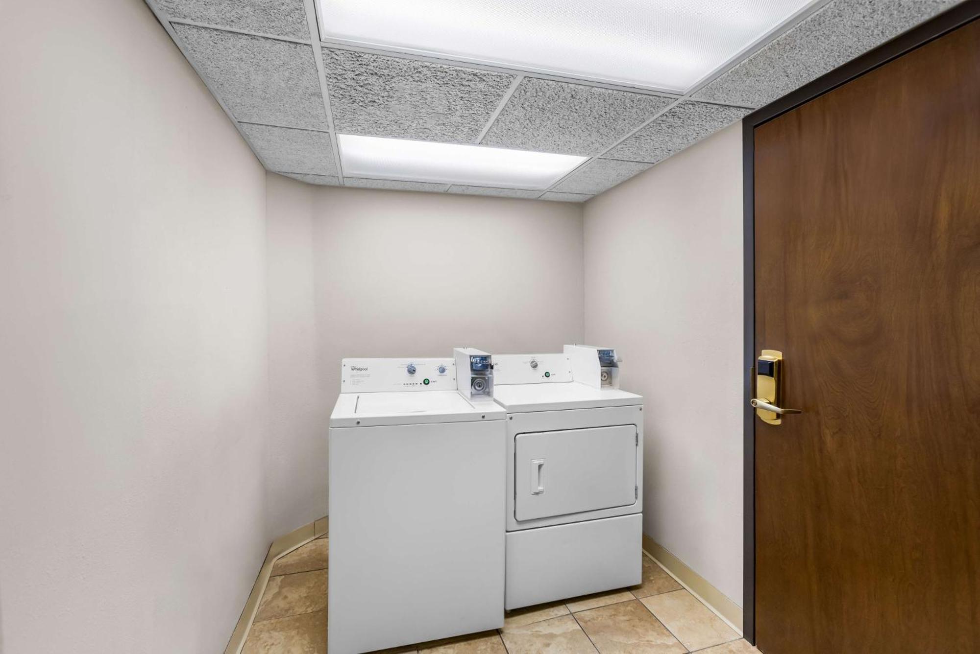 Отель Sonesta Essential Houston Hobby Airport Экстерьер фото