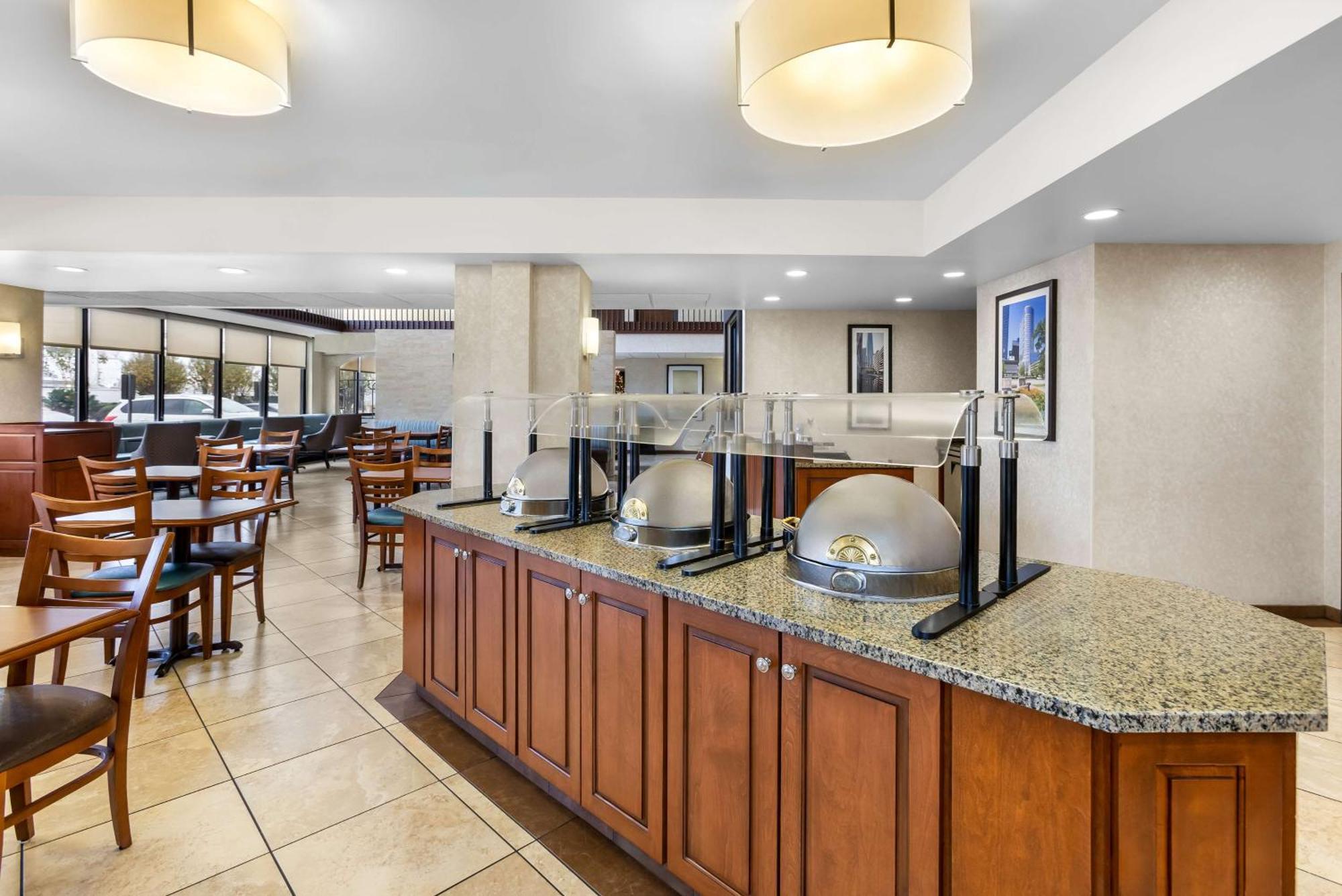 Отель Sonesta Essential Houston Hobby Airport Экстерьер фото