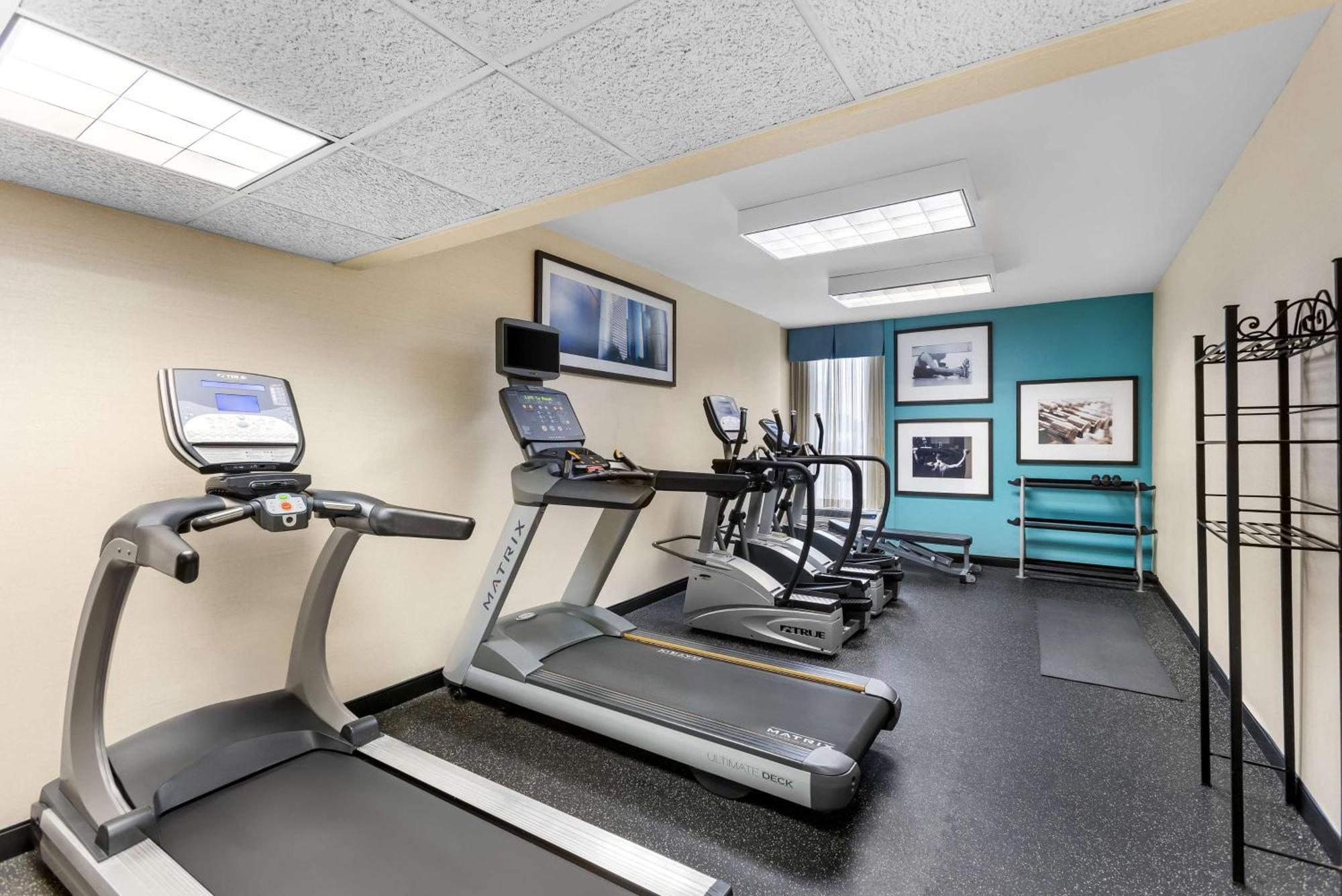 Отель Sonesta Essential Houston Hobby Airport Экстерьер фото