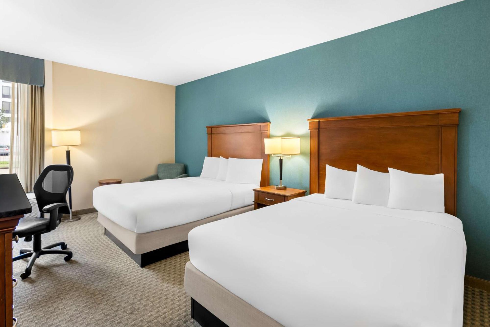 Отель Sonesta Essential Houston Hobby Airport Экстерьер фото
