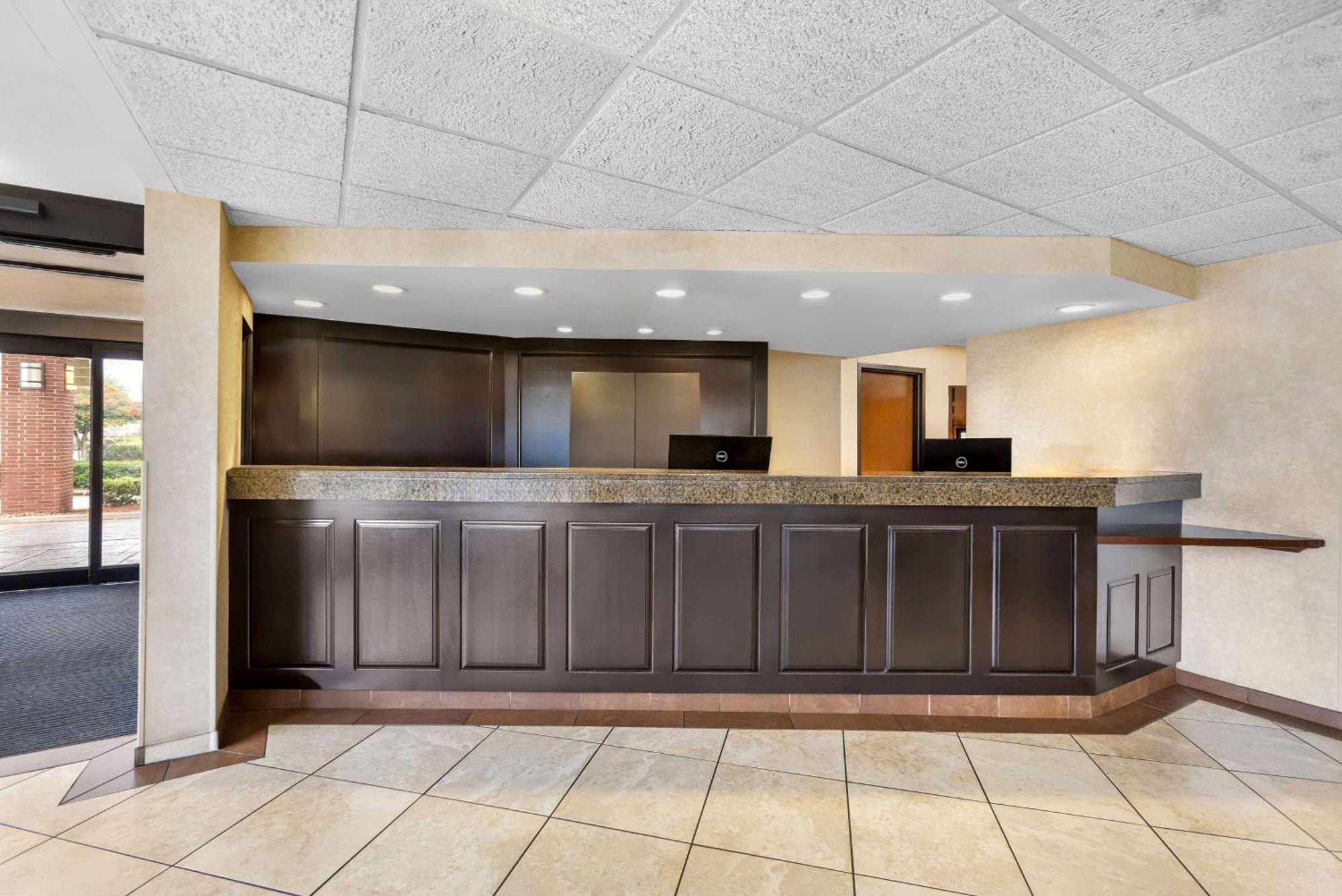Отель Sonesta Essential Houston Hobby Airport Экстерьер фото